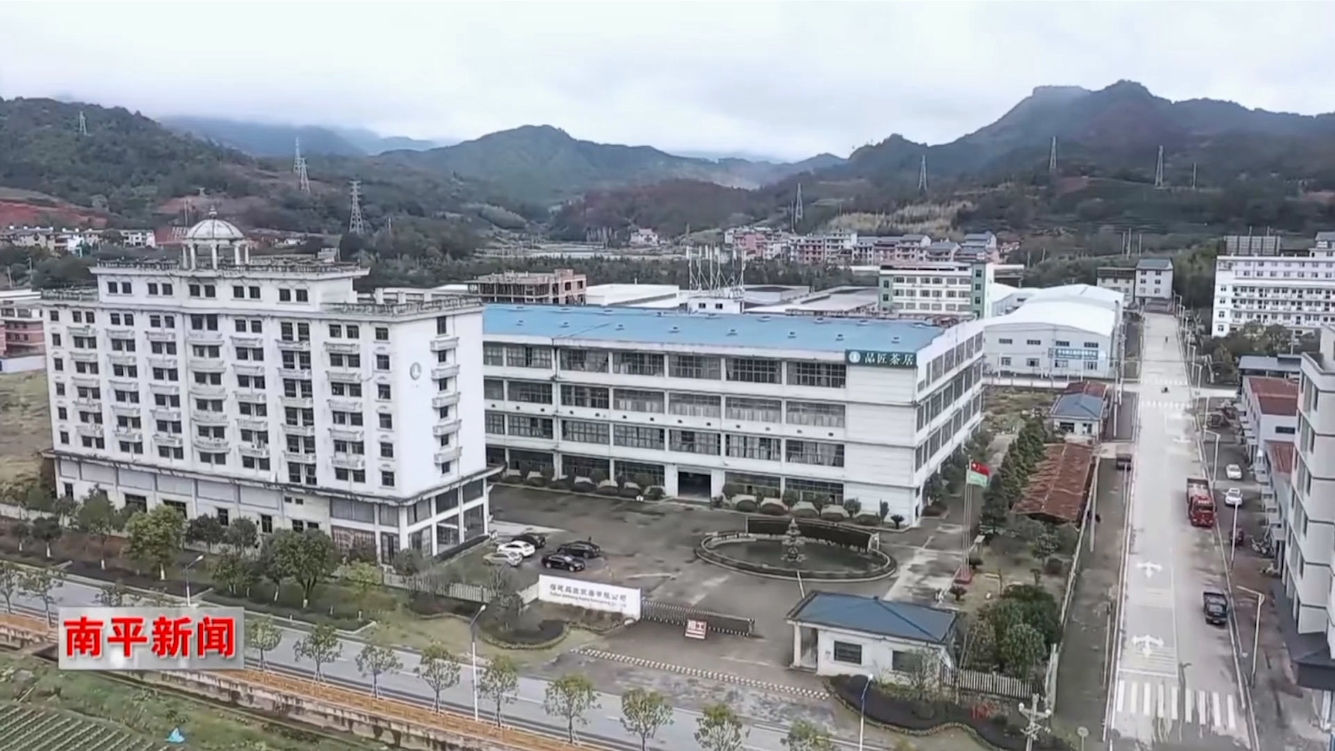 福建省率先垂範，多(duō)用(yòng)竹，少(shǎo)砍樹(shù)。多(duō)用(yòng)竹，多(duō)積福。